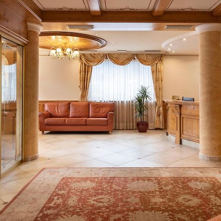 Beverly Alps Hotel & Spa Pinzolo Luaran gambar