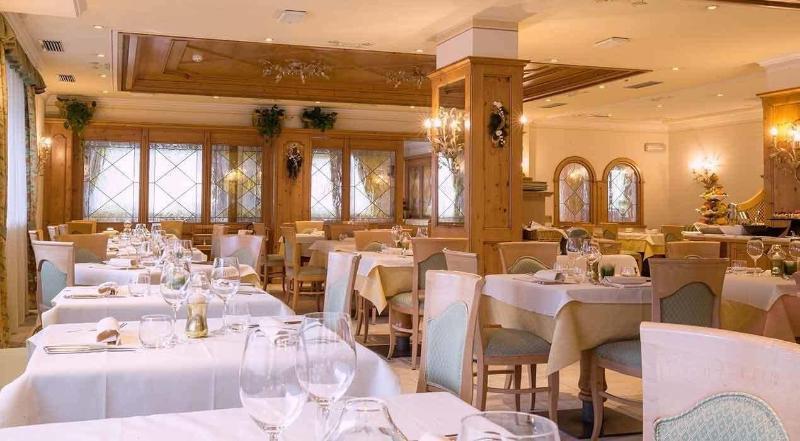 Beverly Alps Hotel & Spa Pinzolo Luaran gambar