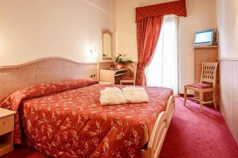 Beverly Alps Hotel & Spa Pinzolo Luaran gambar
