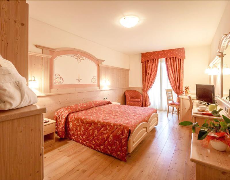 Beverly Alps Hotel & Spa Pinzolo Luaran gambar