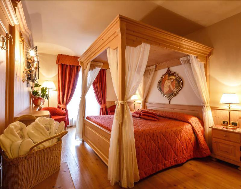 Beverly Alps Hotel & Spa Pinzolo Luaran gambar