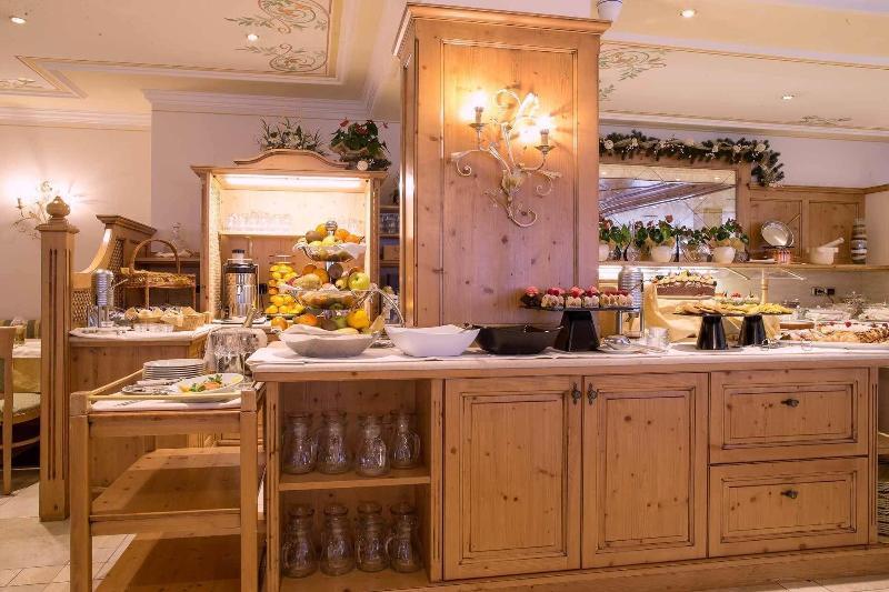 Beverly Alps Hotel & Spa Pinzolo Luaran gambar