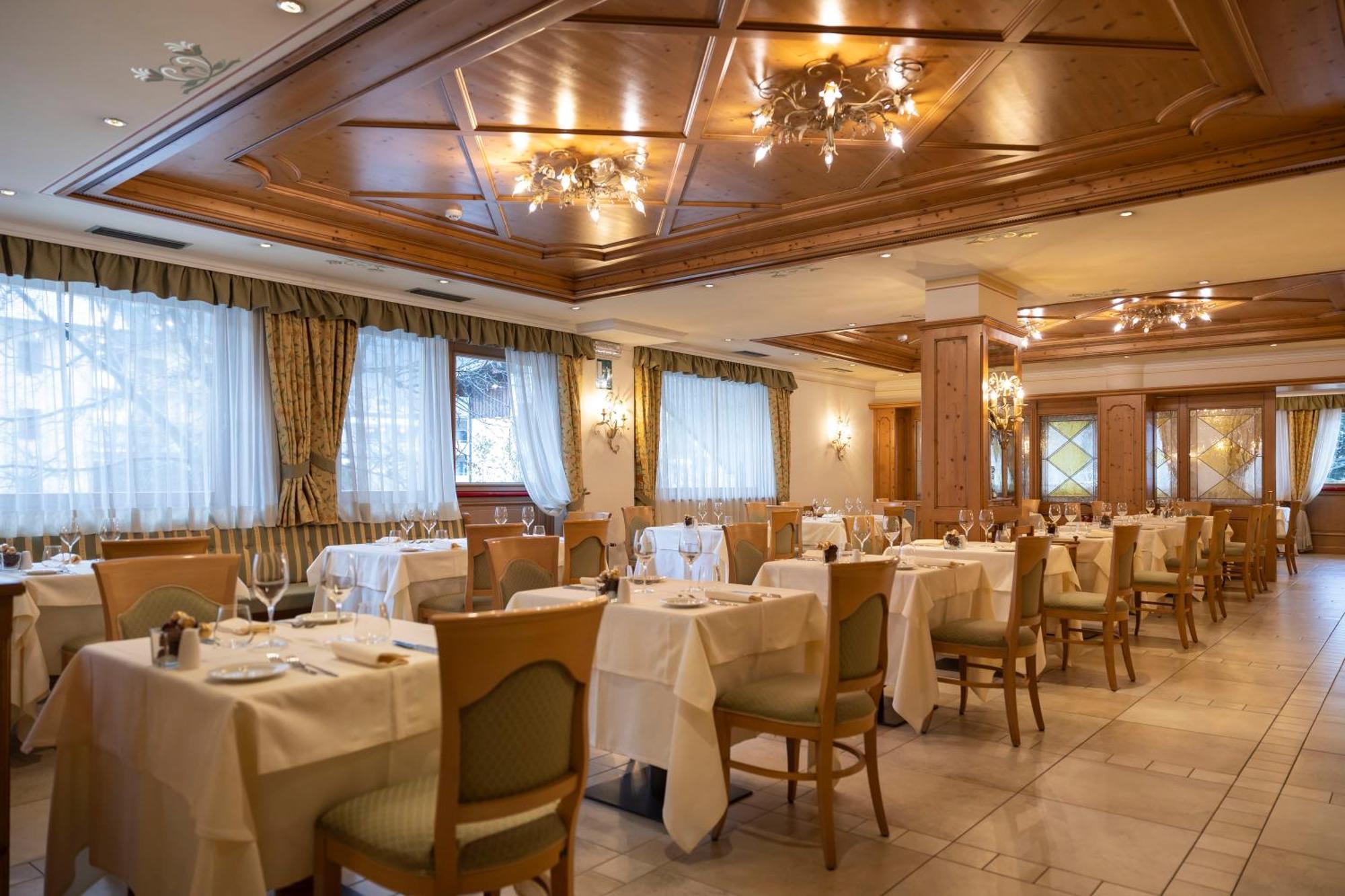 Beverly Alps Hotel & Spa Pinzolo Luaran gambar