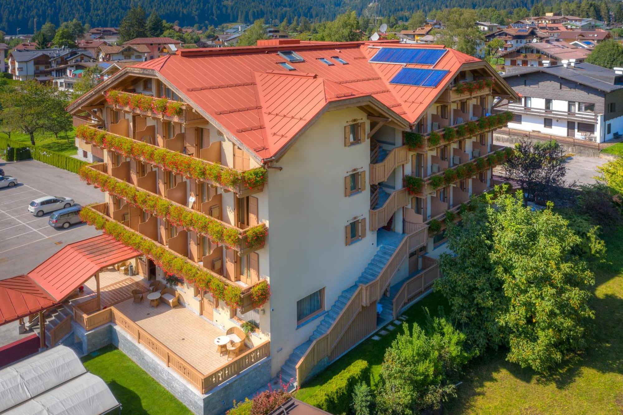 Beverly Alps Hotel & Spa Pinzolo Luaran gambar