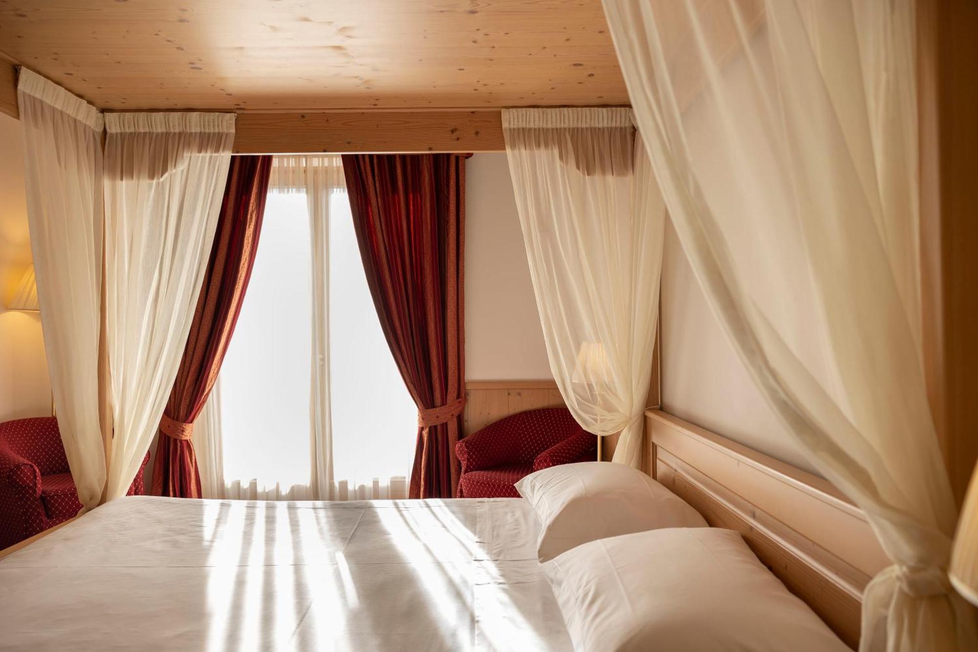 Beverly Alps Hotel & Spa Pinzolo Bilik gambar