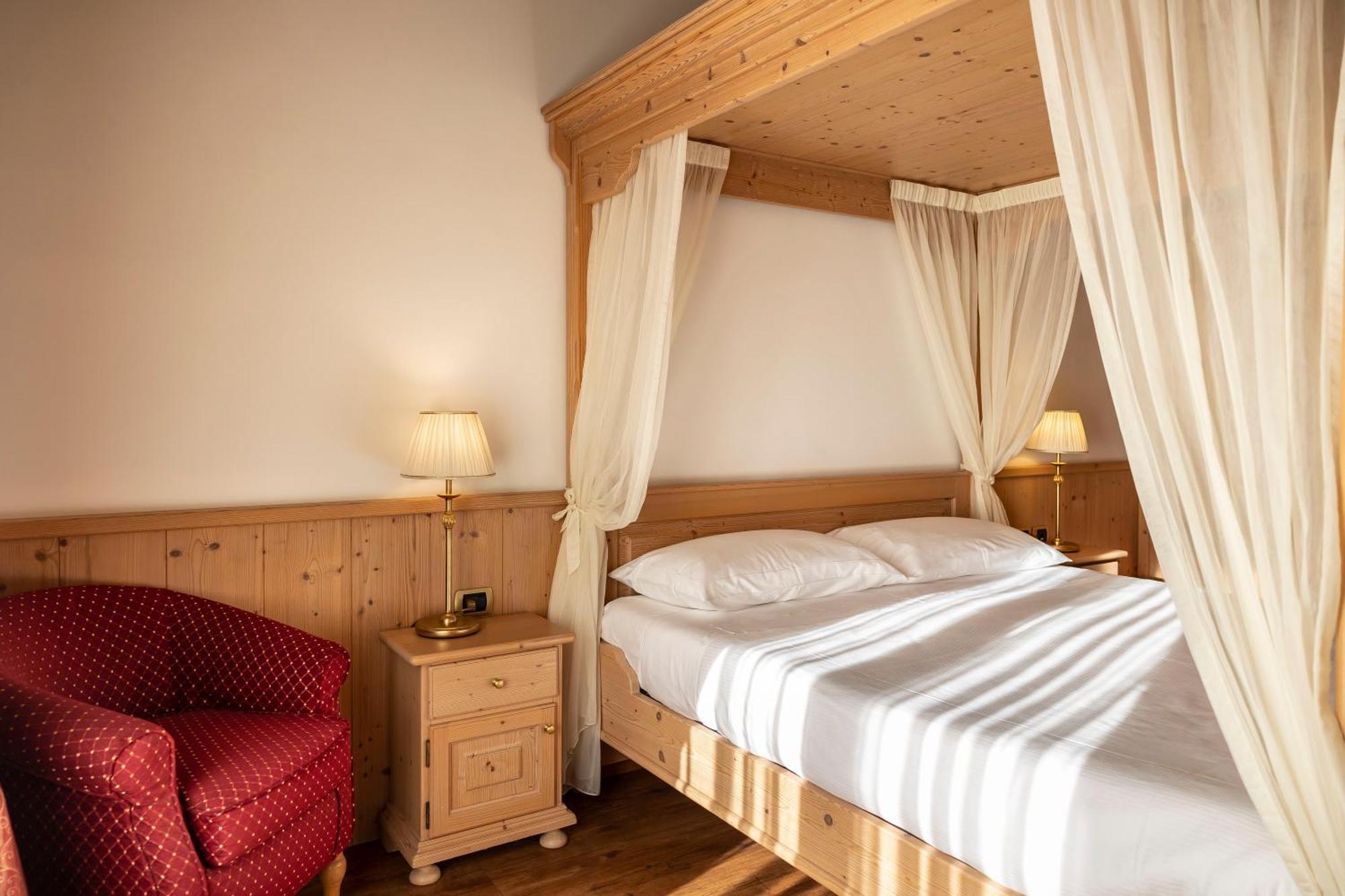 Beverly Alps Hotel & Spa Pinzolo Luaran gambar