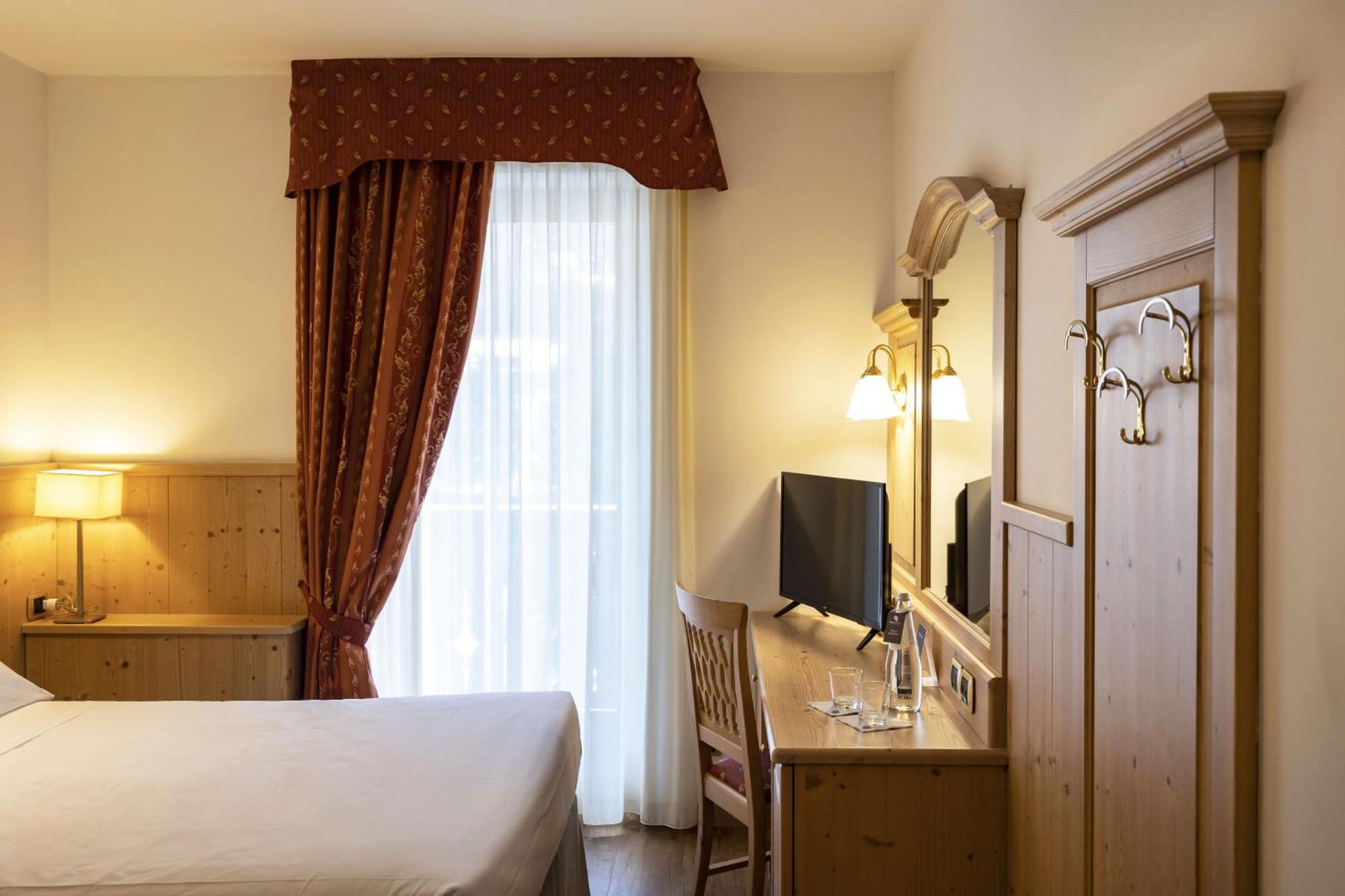 Beverly Alps Hotel & Spa Pinzolo Bilik gambar