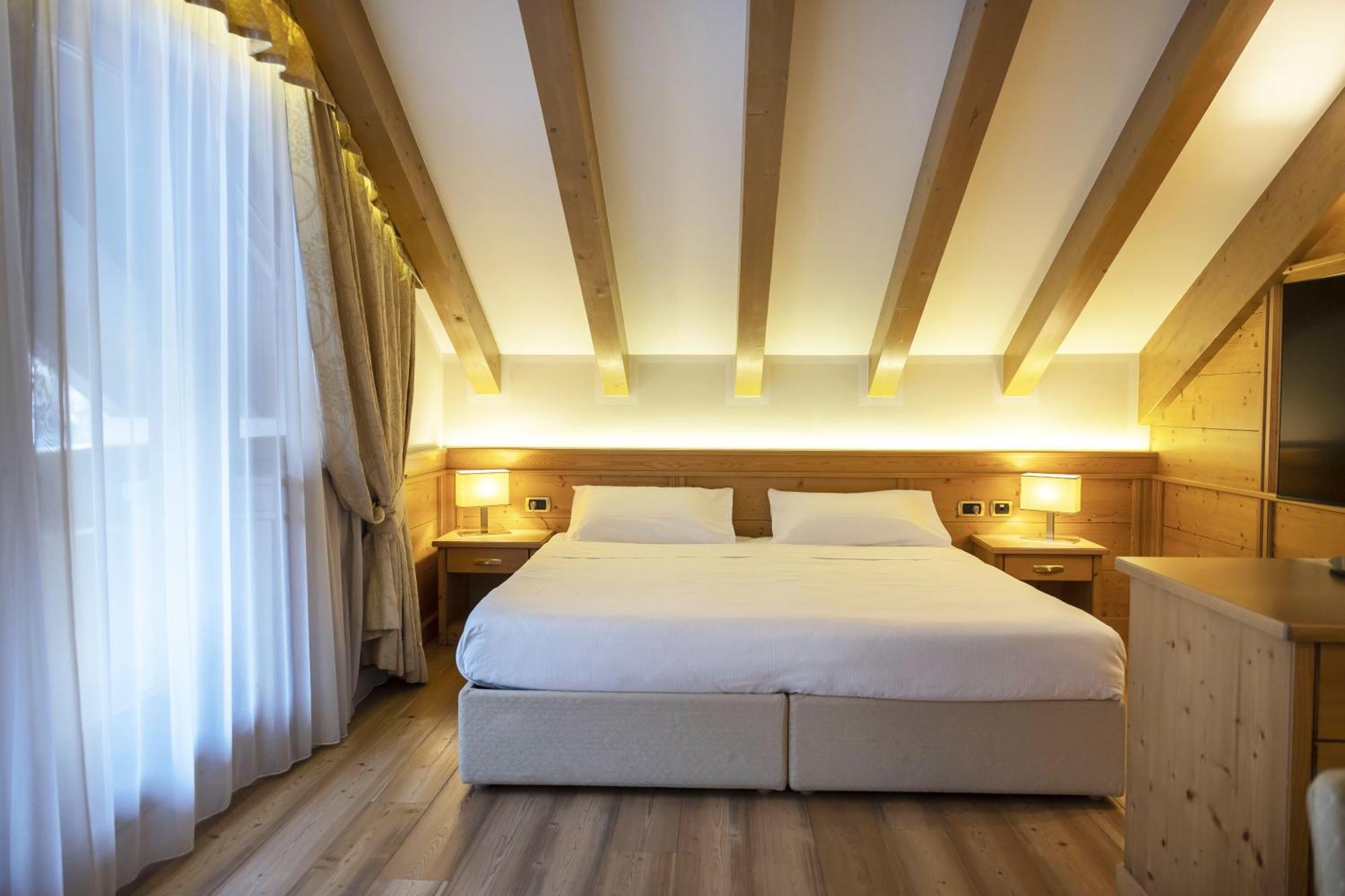 Beverly Alps Hotel & Spa Pinzolo Bilik gambar