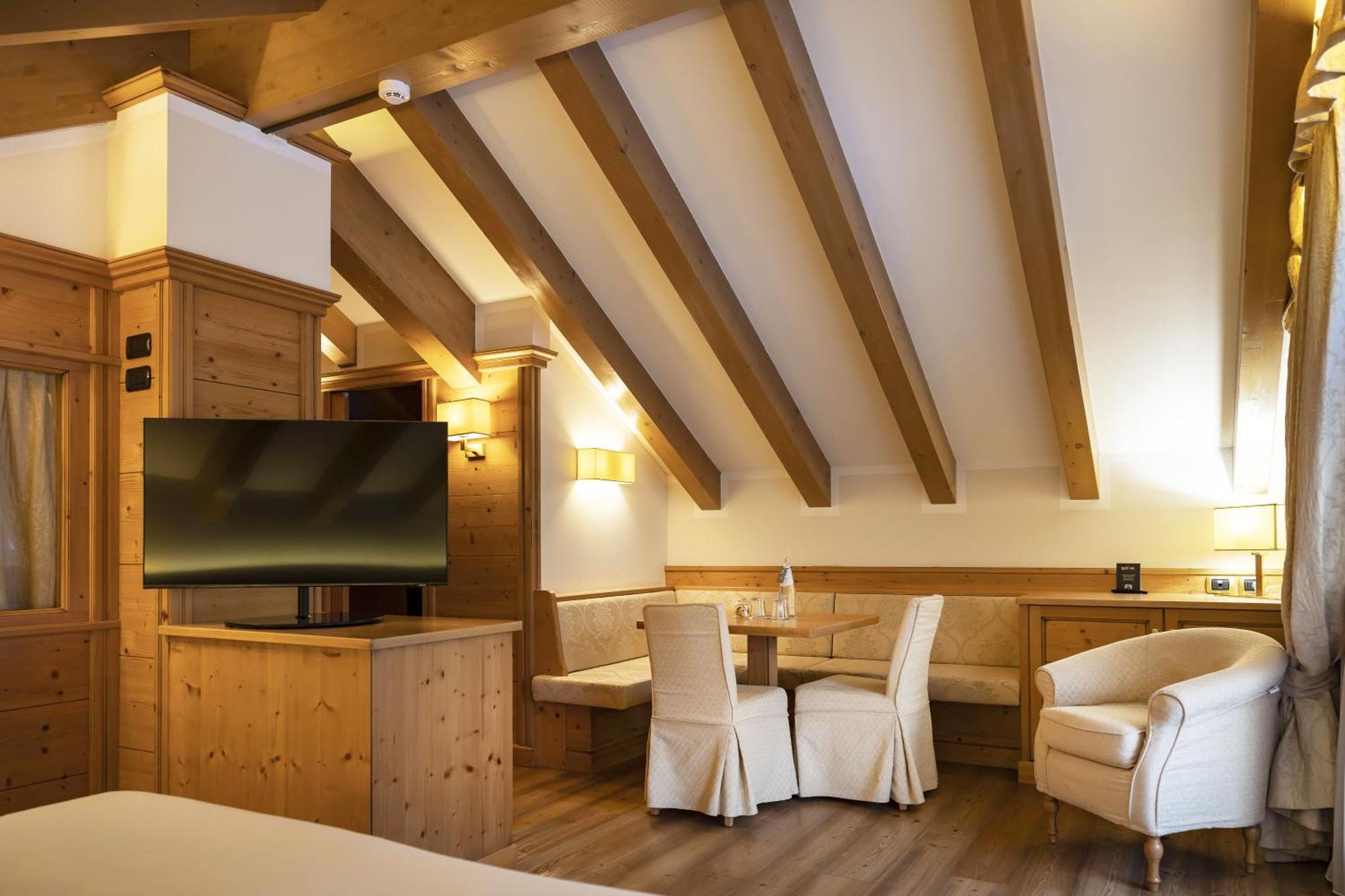 Beverly Alps Hotel & Spa Pinzolo Bilik gambar
