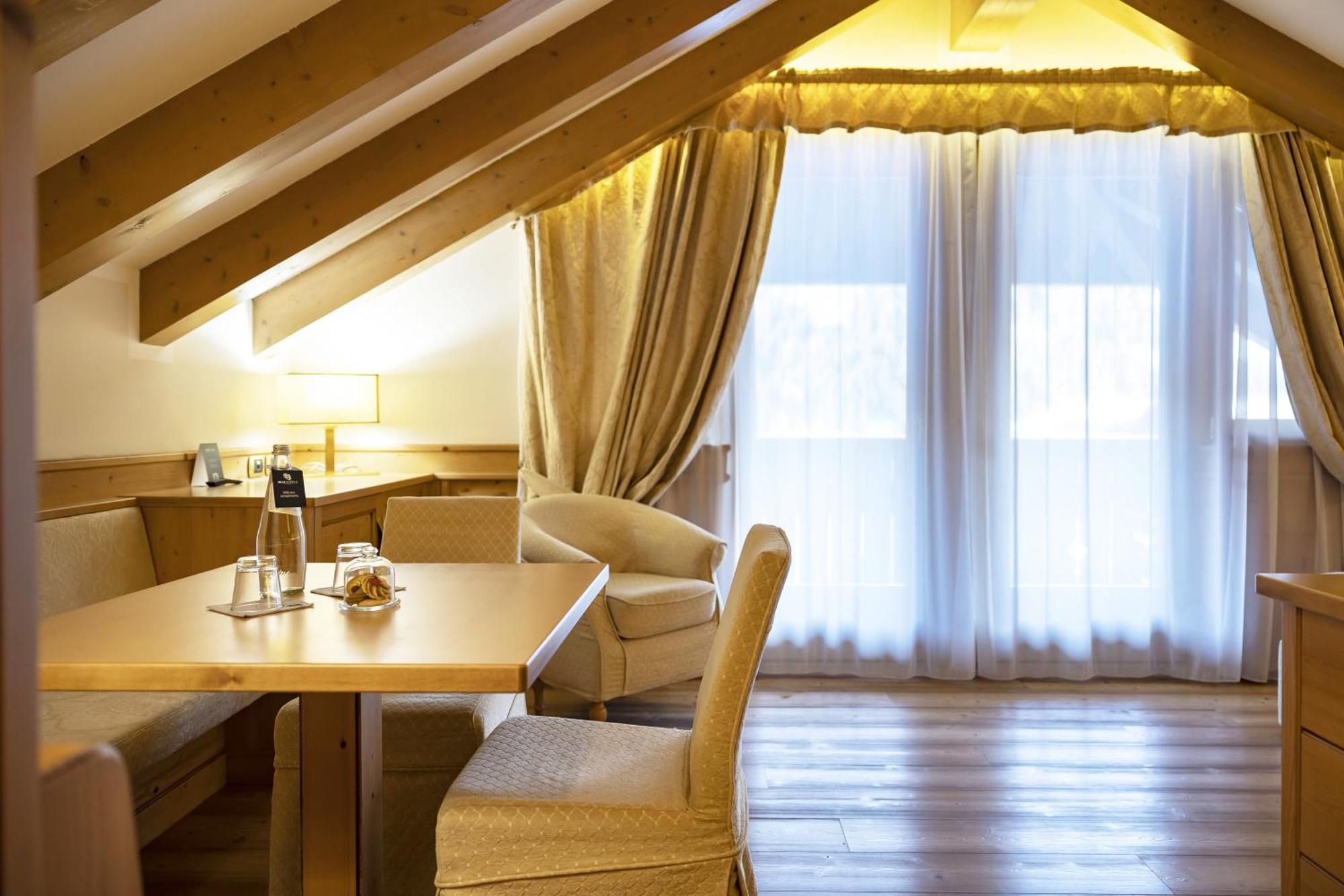 Beverly Alps Hotel & Spa Pinzolo Bilik gambar