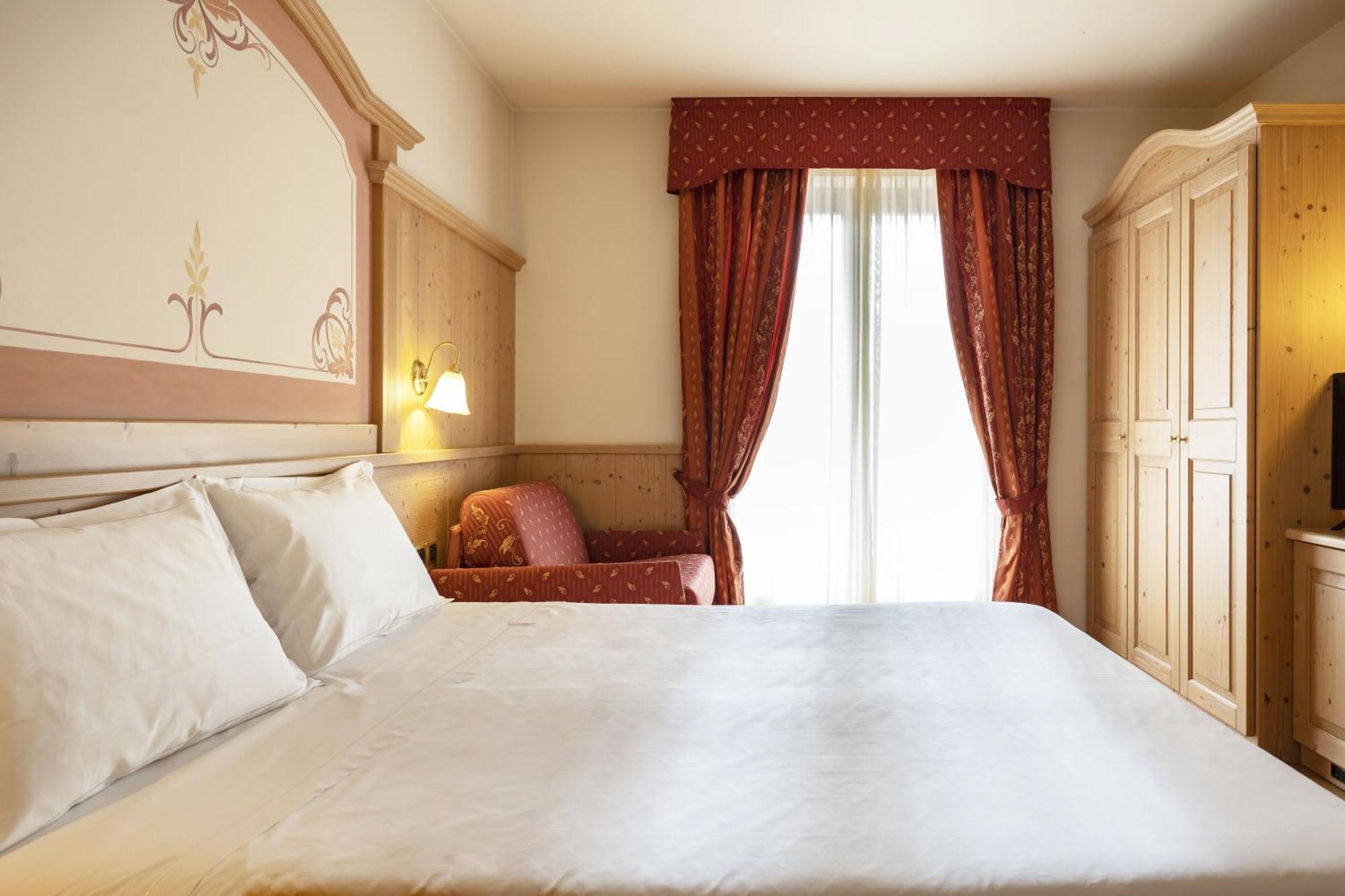 Beverly Alps Hotel & Spa Pinzolo Luaran gambar