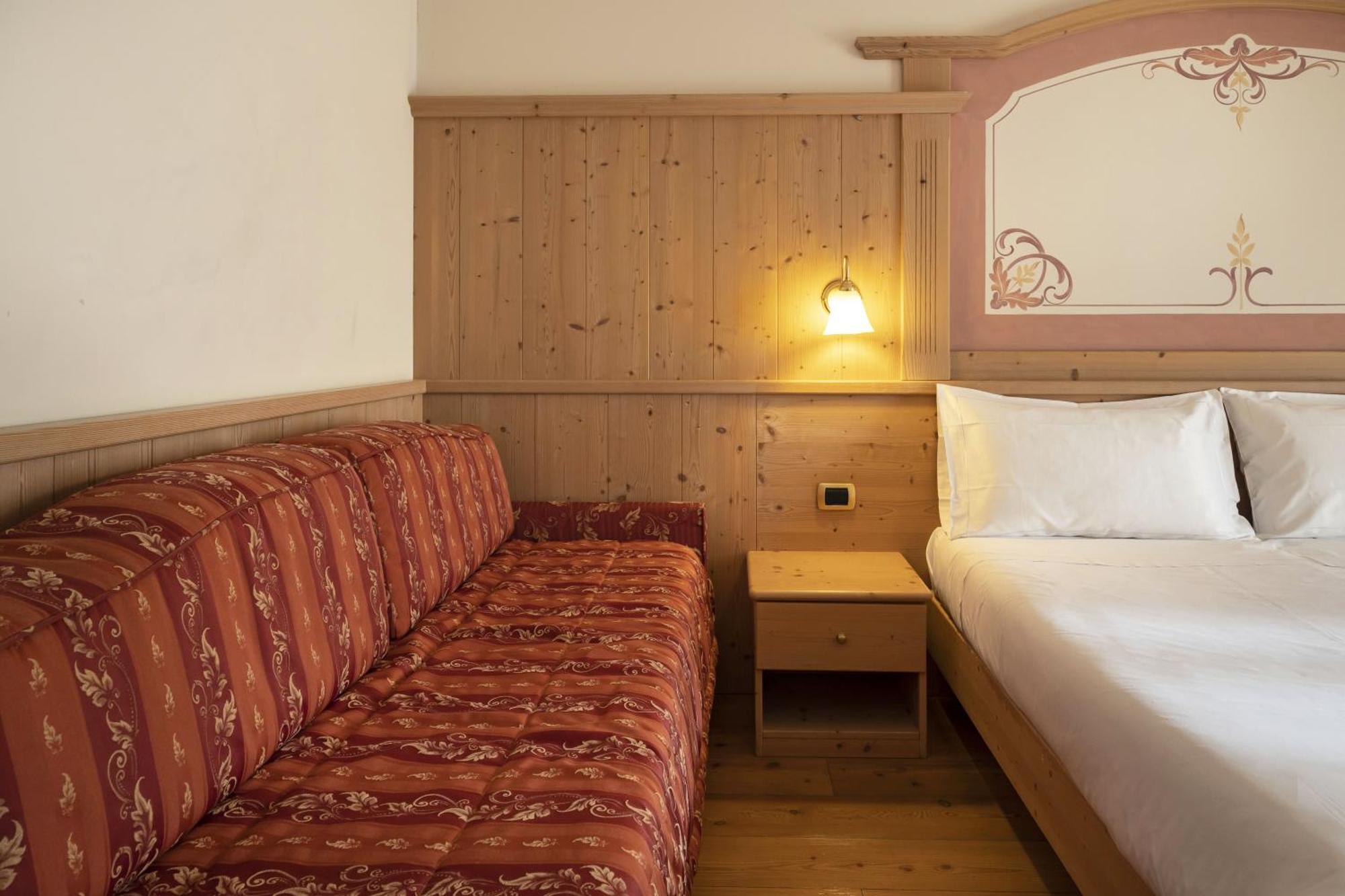 Beverly Alps Hotel & Spa Pinzolo Bilik gambar