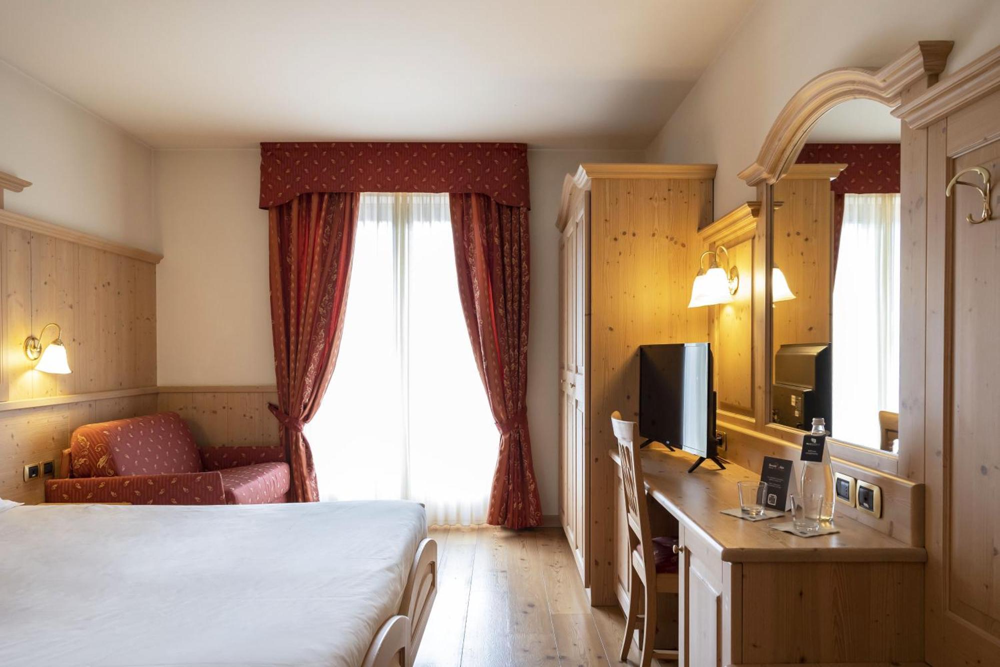 Beverly Alps Hotel & Spa Pinzolo Bilik gambar